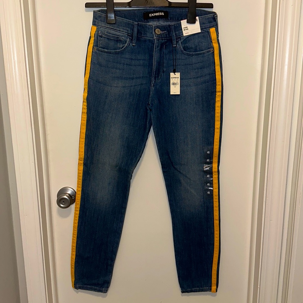 Brand new express mid rise jean! Yellow detail on the side!! Size 4 reg length